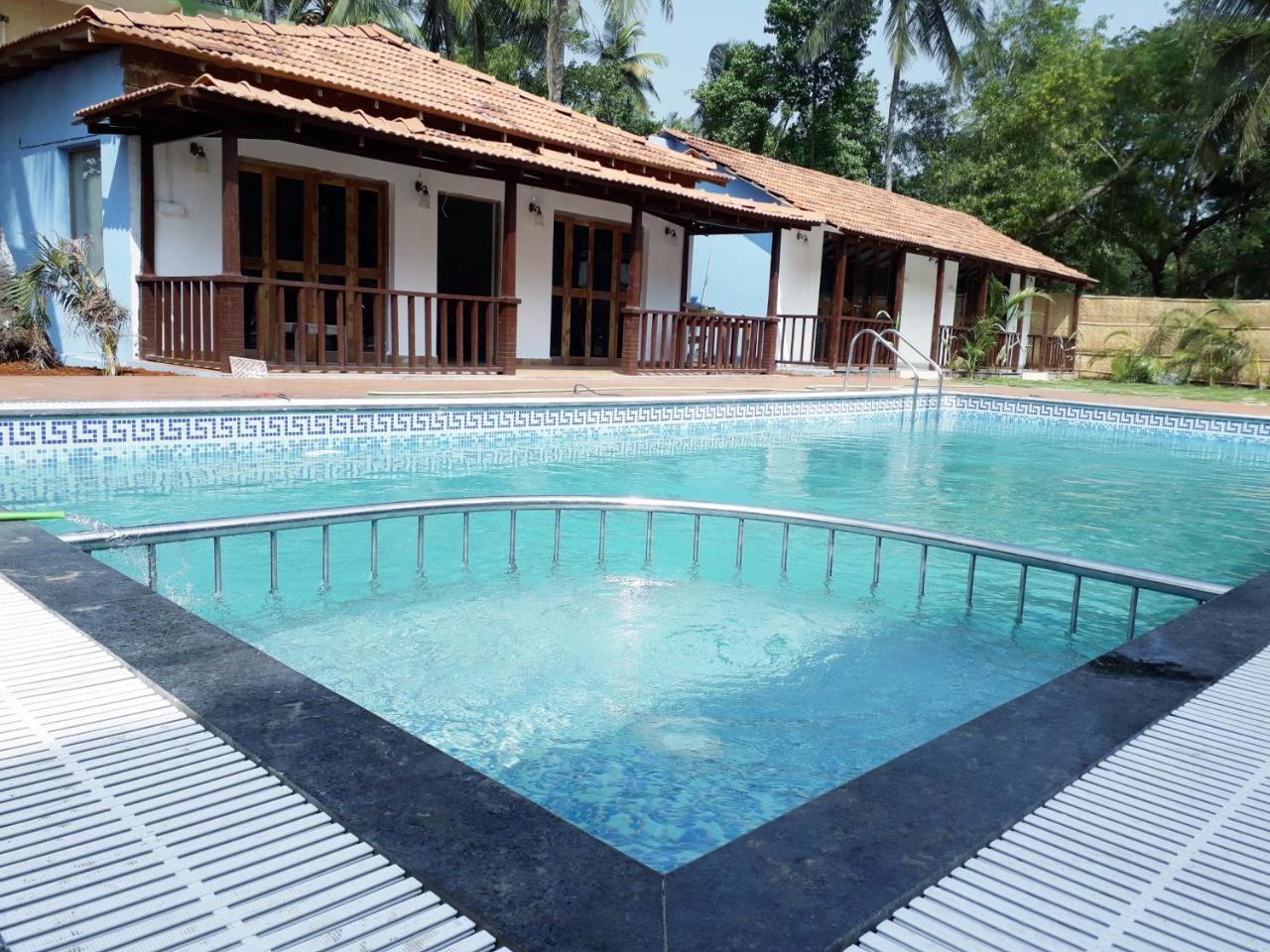 Ciiroc Hotel Morjim Exterior foto